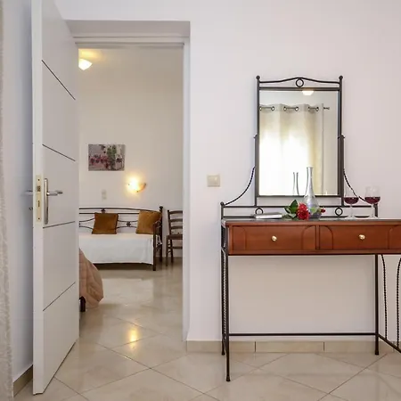 Gaitani Plaka Naxos Aparthotel