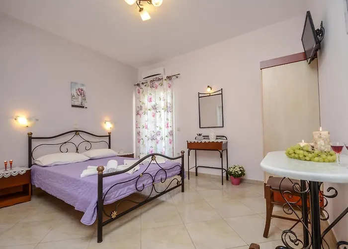 Gaitani Plaka Naxos Aparthotel