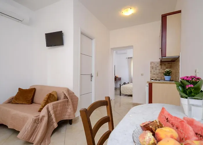 Gaitani Plaka Naxos Aparthotel